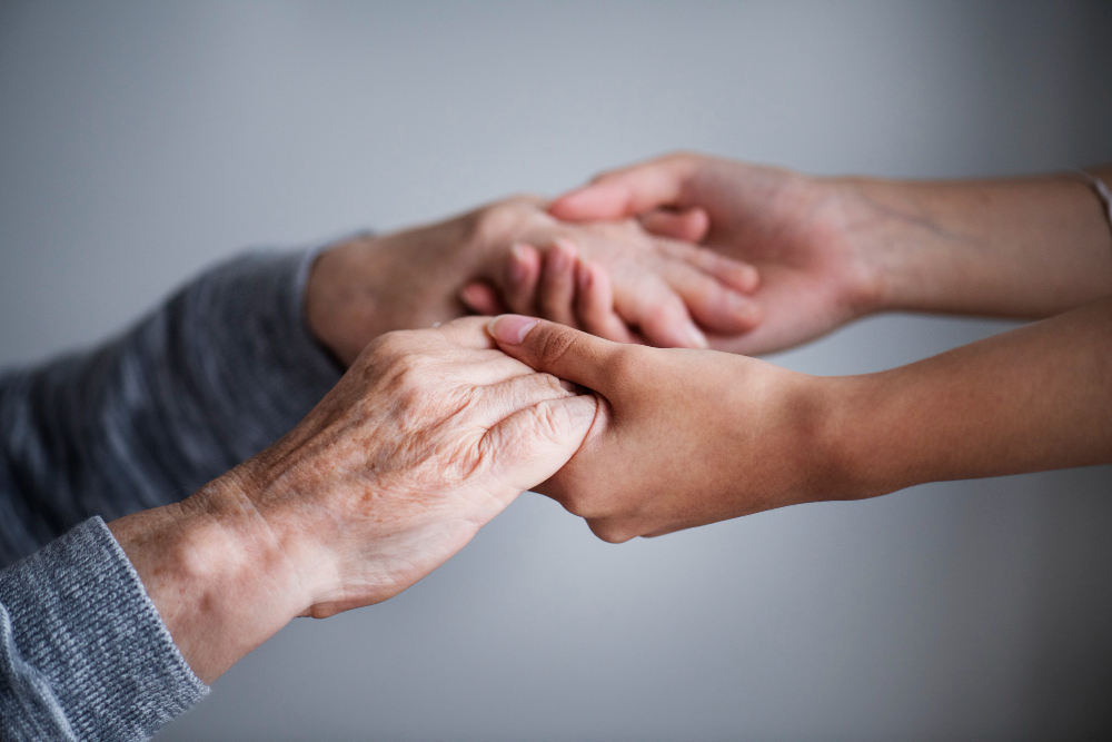 Comment accompagner un proche atteint de la maladie d’Alzheimer en maison de retraite
